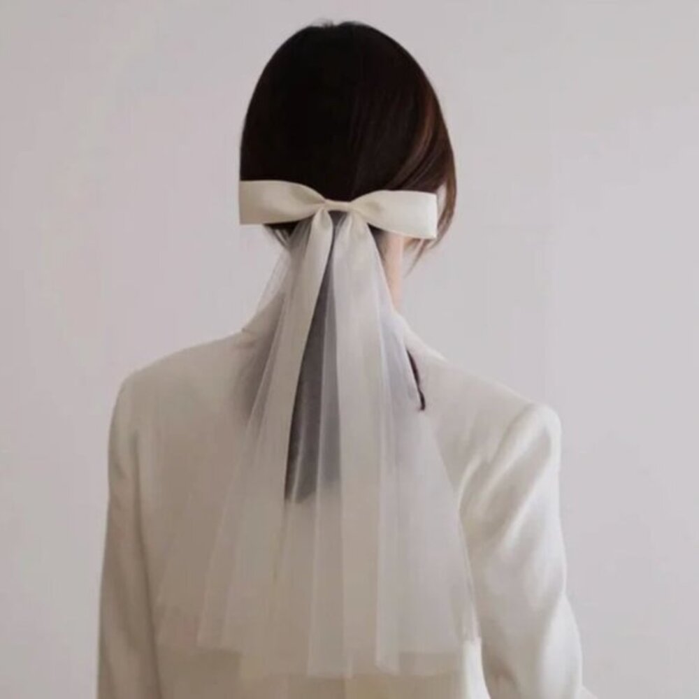 Short Wedding Veil with Slim Silk Bow